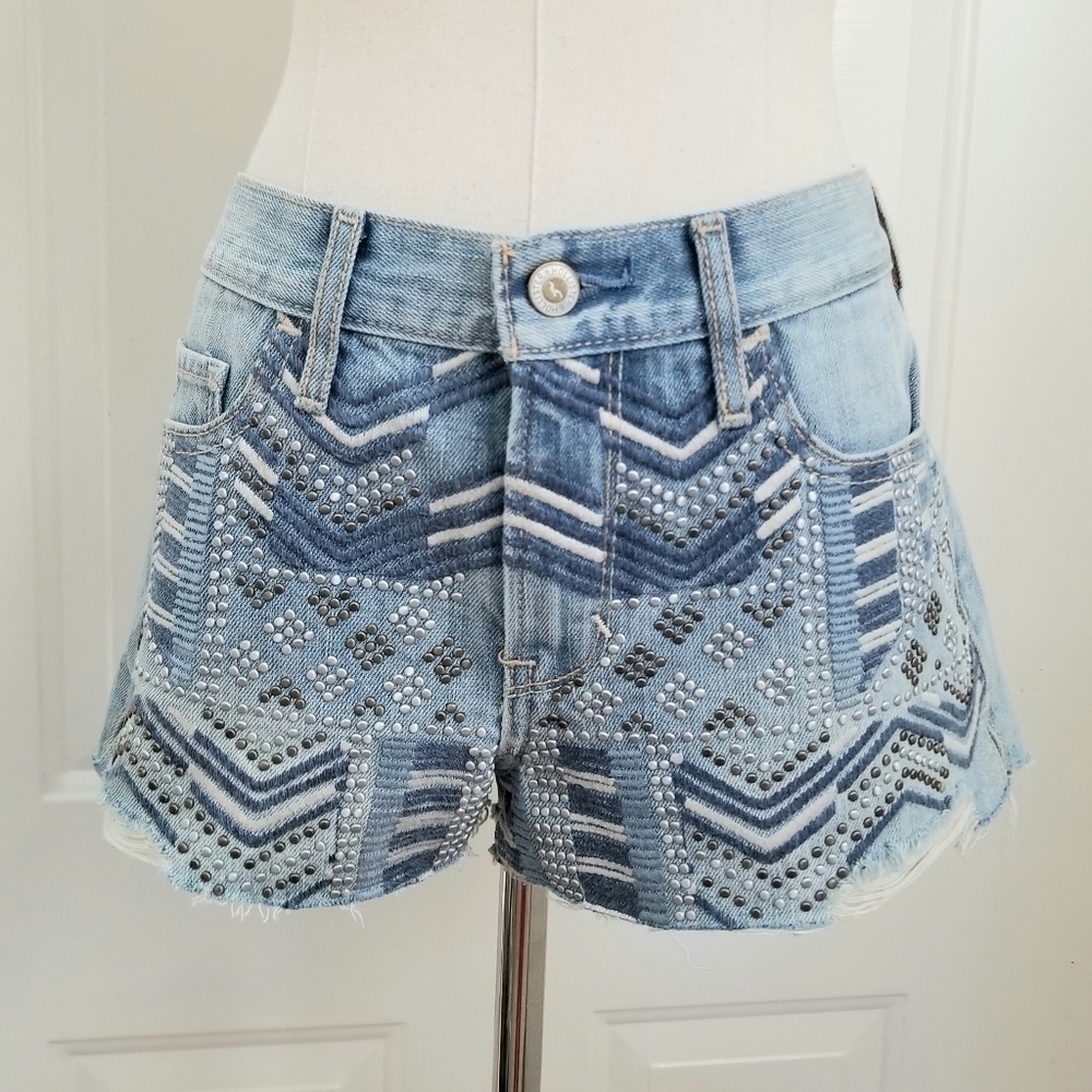 Hollister Women's Light Blue Embellished Jean Denim Shorts , size 5 waist 27